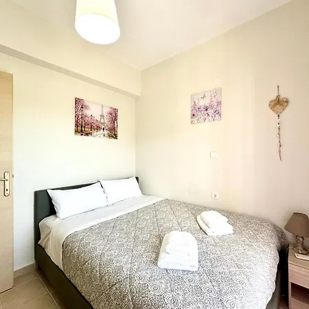 Selina 2-bdrm Maisonette With Shared Garden, Sani Holiday home *