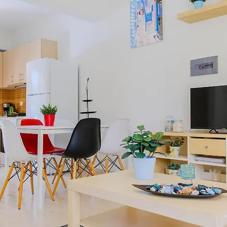 בית נופש Selina 2-bdrm Maisonette With Shared Garden, Sani *