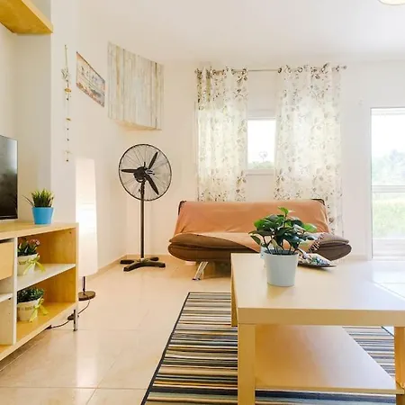 Holiday home Selina 2-bdrm Maisonette With Shared Garden, Sani Sani (Chalkidiki)