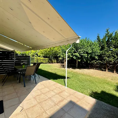 Selina 2-bdrm Maisonette With Shared Garden, Sani Holiday home *