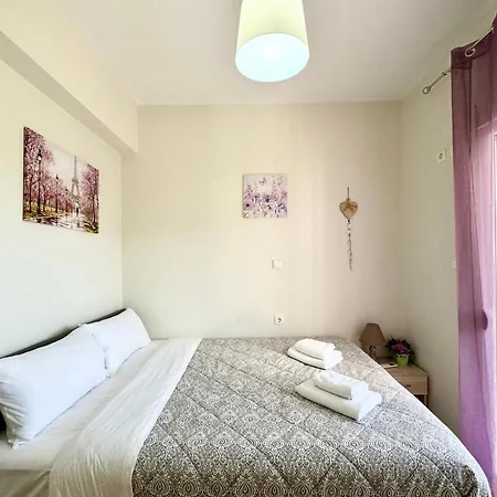 Selina 2-bdrm Maisonette With Shared Garden, Sani סאני ביץ'