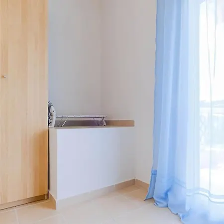 Selina 2-bdrm Maisonette With Shared Garden, Sani Sani (Chalkidiki)
