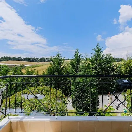 Selina 2-bdrm Maisonette With Shared Garden, Sani Holiday home