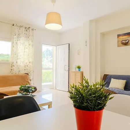 Holiday home Selina 2-bdrm Maisonette With Shared Garden, Sani *
