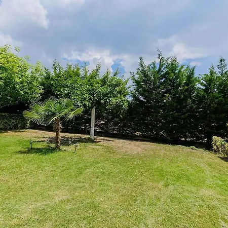 Holiday home Selina 2-bdrm Maisonette With Shared Garden, Sani *