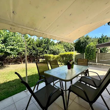 Holiday home Selina 2-bdrm Maisonette With Shared Garden, Sani Sani (Chalkidiki)
